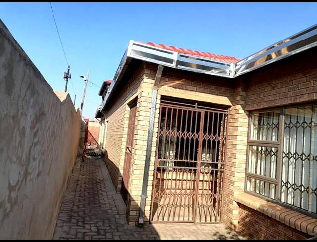 3 BEDROOM HOUSE FOR SALE IN MEADOWLANDS